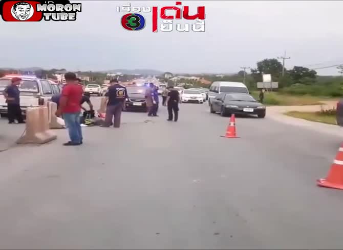 Video :A biker is killed after suffering a severe fall while riding a motorcycle (Thailand)